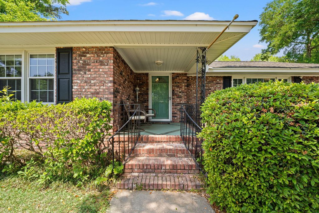 Image 3 of property listing at 2203 Glendale Drive, Charleston, SC 29414