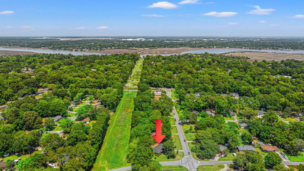 Image 31 of property listing at 2203 Glendale Drive, Charleston, SC 29414