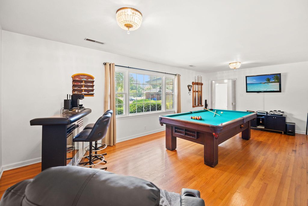 Image 5 of property listing at 2203 Glendale Drive, Charleston, SC 29414