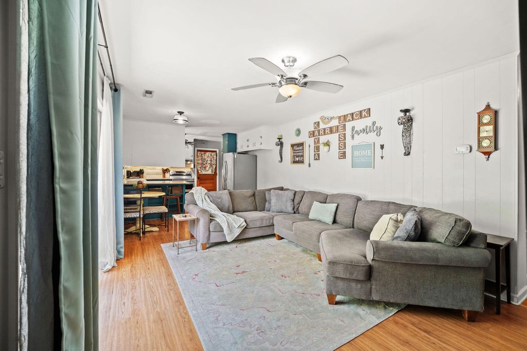 Image 6 of property listing at 2203 Glendale Drive, Charleston, SC 29414