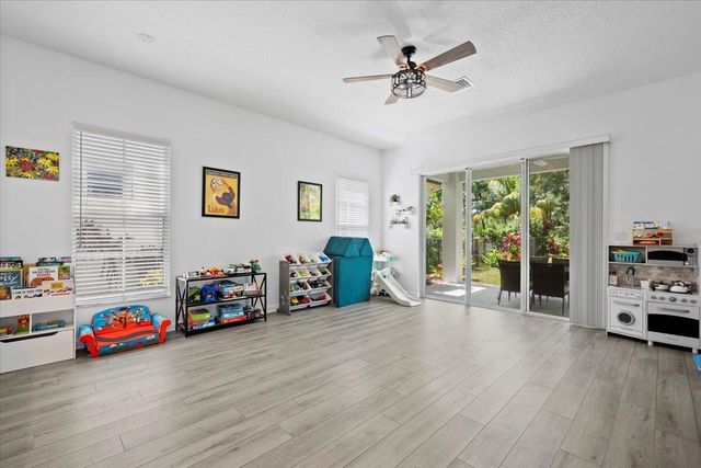 956 Mill Creek Drive, Palm Beach Gardens, FL 33410