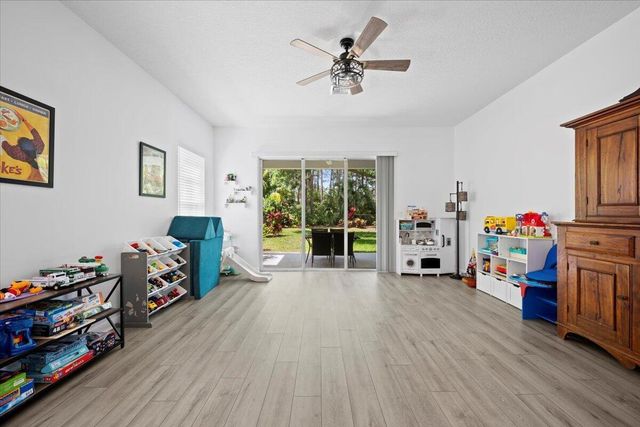 956 Mill Creek Drive, Palm Beach Gardens, FL 33410