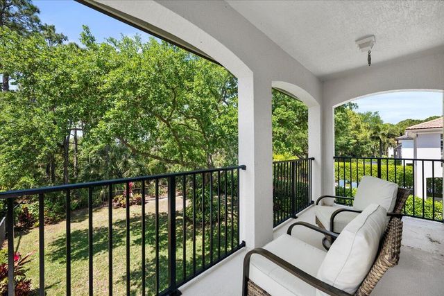 956 Mill Creek Drive, Palm Beach Gardens, FL 33410
