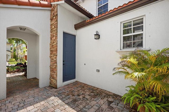 956 Mill Creek Drive, Palm Beach Gardens, FL 33410