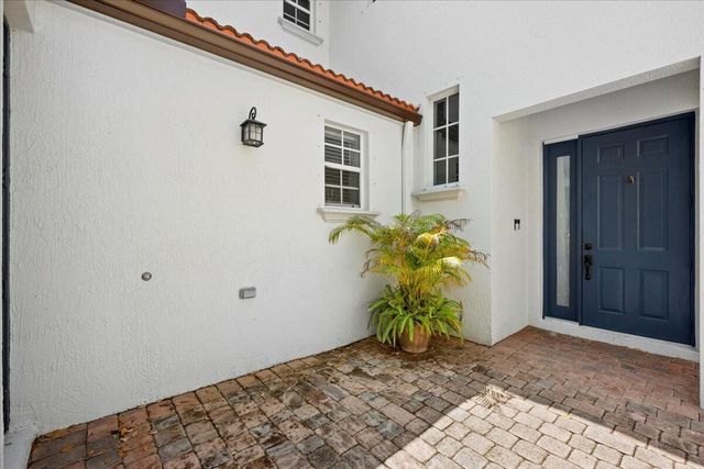 956 Mill Creek Drive, Palm Beach Gardens, FL 33410