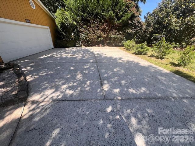 8133 Strawberry Lane, Charlotte, NC 28277