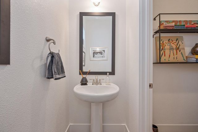 1707 17th St, Sacramento, CA 95811