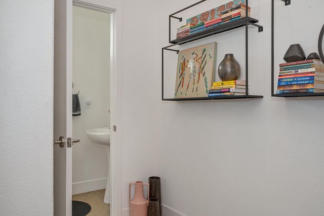 1707 17th St, Sacramento, CA 95811