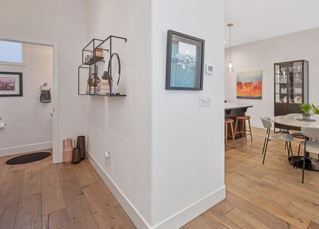 1707 17th St, Sacramento, CA 95811