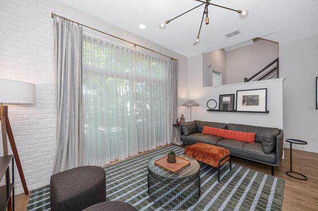 1707 17th St, Sacramento, CA 95811