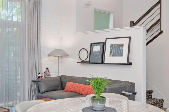 1707 17th St, Sacramento, CA 95811