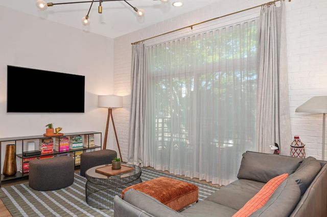 1707 17th St, Sacramento, CA 95811