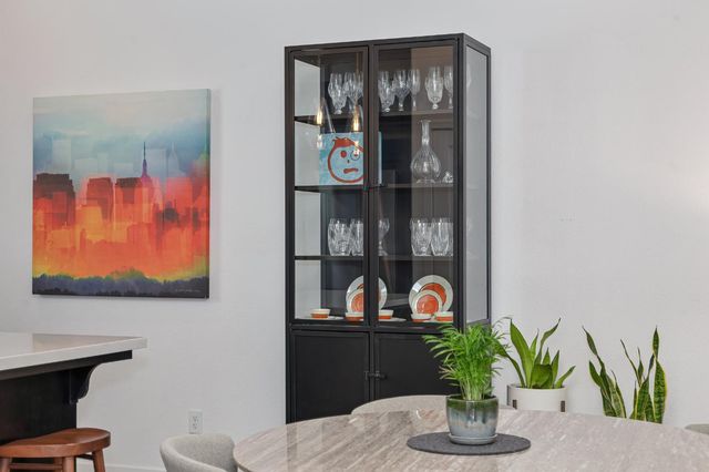 1707 17th St, Sacramento, CA 95811