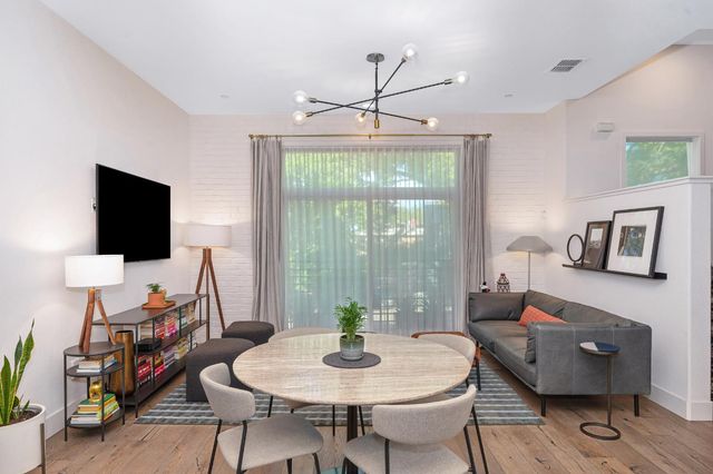 1707 17th St, Sacramento, CA 95811