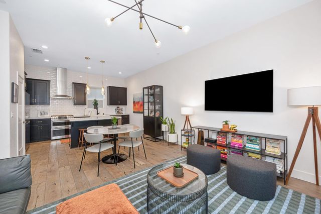 1707 17th St, Sacramento, CA 95811