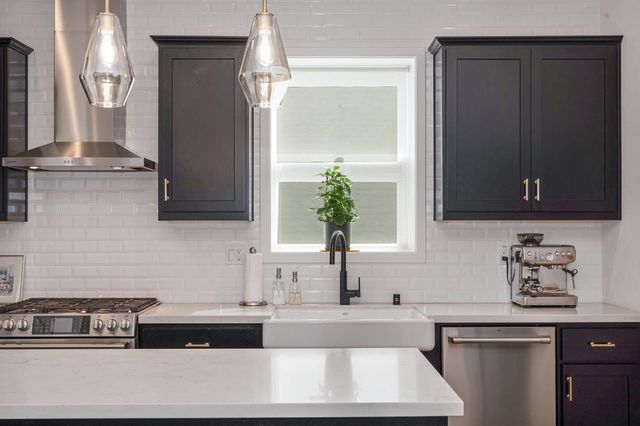 1707 17th St, Sacramento, CA 95811