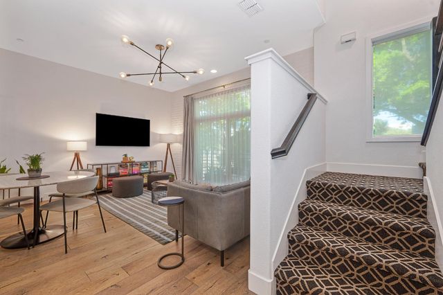 1707 17th St, Sacramento, CA 95811