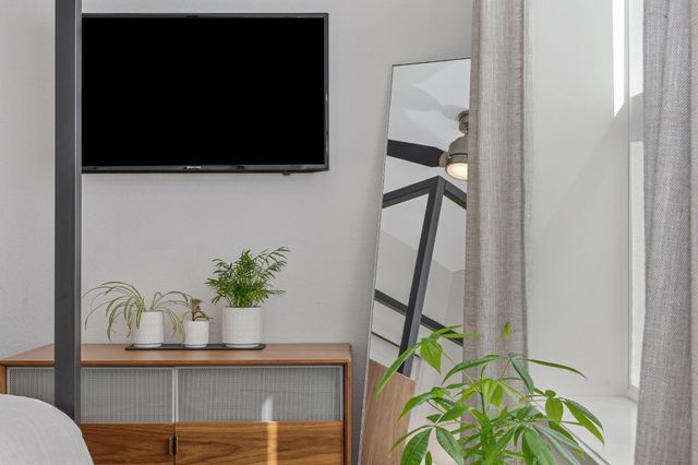 1707 17th St, Sacramento, CA 95811