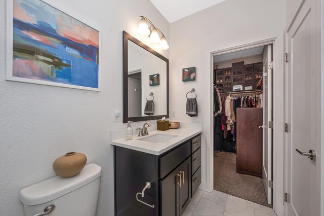 1707 17th St, Sacramento, CA 95811