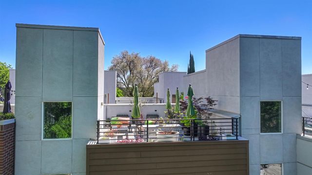 1707 17th St, Sacramento, CA 95811