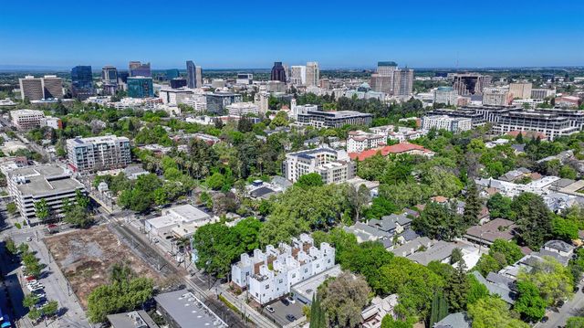 1707 17th St, Sacramento, CA 95811