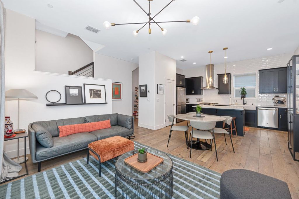 1707 17th St, Sacramento, CA 95811