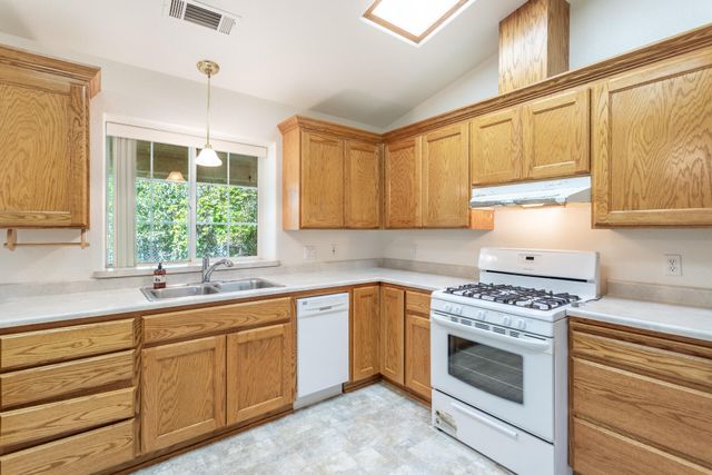 14978 Oak Knoll Drive, Red Bluff, CA 96080