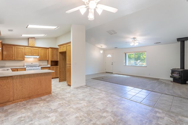 14978 Oak Knoll Drive, Red Bluff, CA 96080