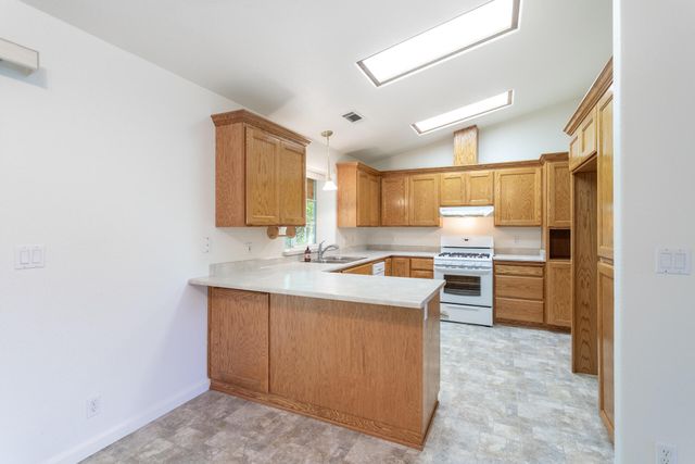 14978 Oak Knoll Drive, Red Bluff, CA 96080