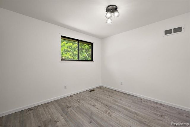 7427 Emerson, Washington, MI 48094