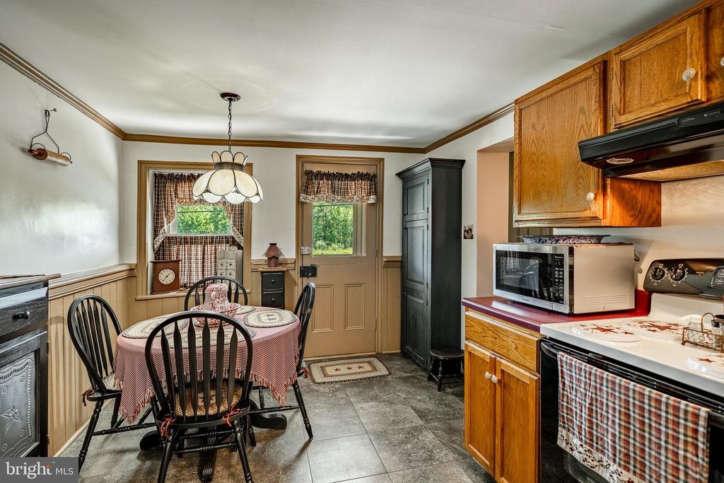 867 HUFFS CHURCH RD, Alburtis, PA 18011