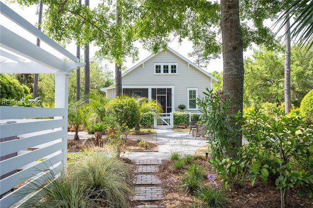 20 Hunting Lodge Rd, Bluffton, SC 29910