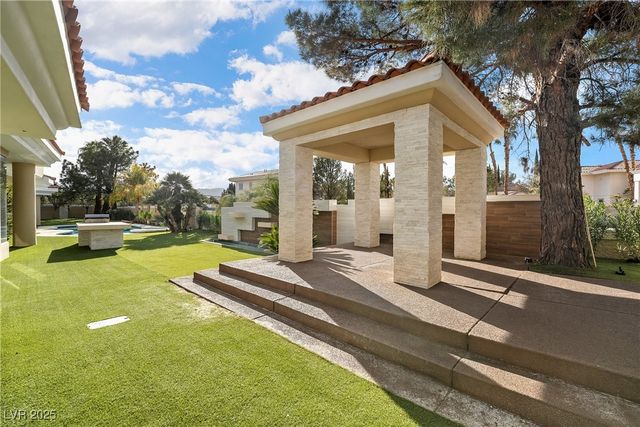 42 Sawgrass Court, Las Vegas, NV 89113