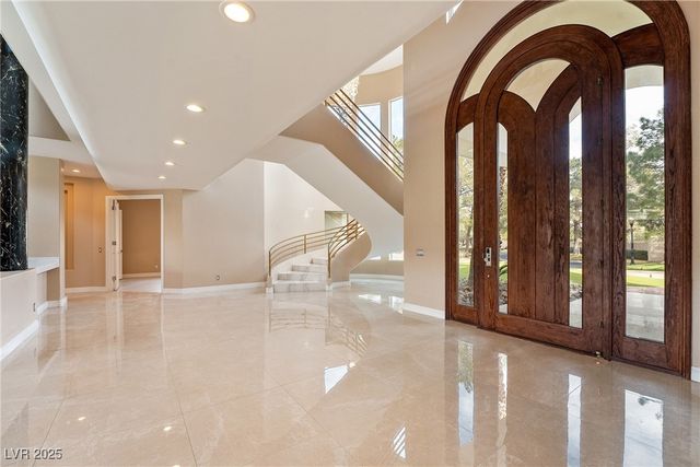 42 Sawgrass Court, Las Vegas, NV 89113