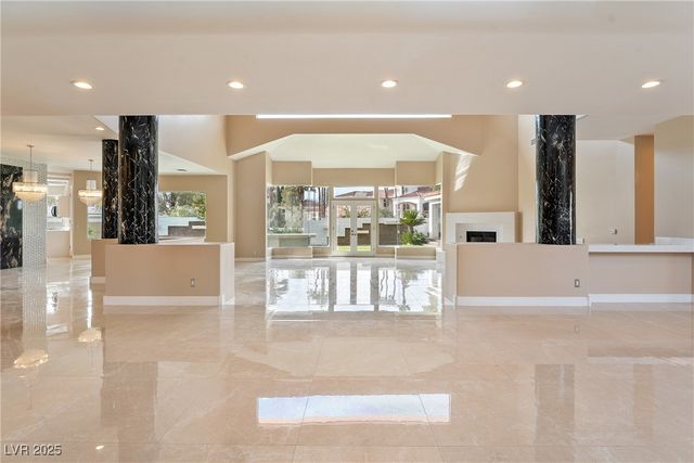 42 Sawgrass Court, Las Vegas, NV 89113