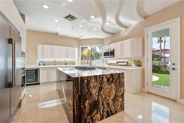 42 Sawgrass Court, Las Vegas, NV 89113