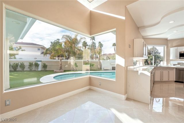 42 Sawgrass Court, Las Vegas, NV 89113