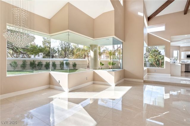 42 Sawgrass Court, Las Vegas, NV 89113