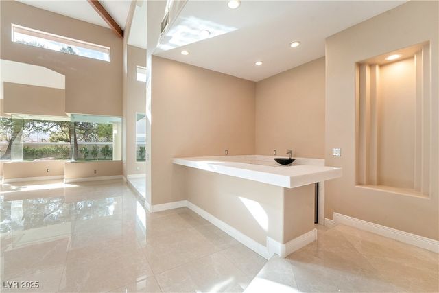 42 Sawgrass Court, Las Vegas, NV 89113