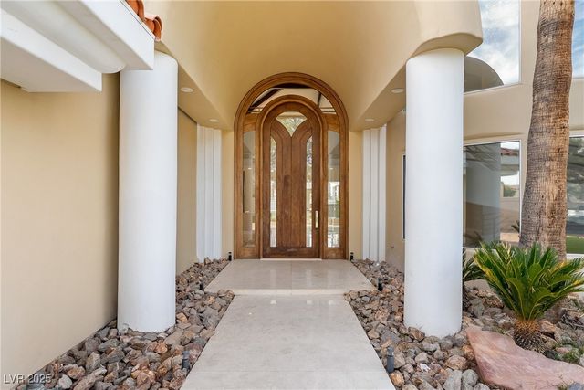 42 Sawgrass Court, Las Vegas, NV 89113