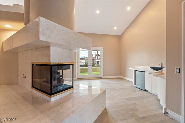 42 Sawgrass Court, Las Vegas, NV 89113