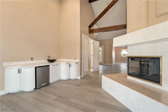 42 Sawgrass Court, Las Vegas, NV 89113