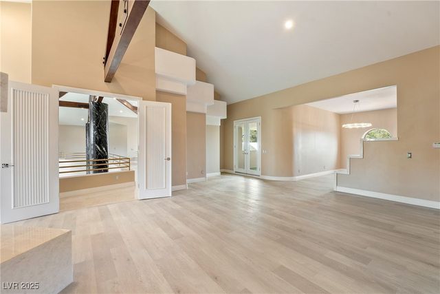 42 Sawgrass Court, Las Vegas, NV 89113