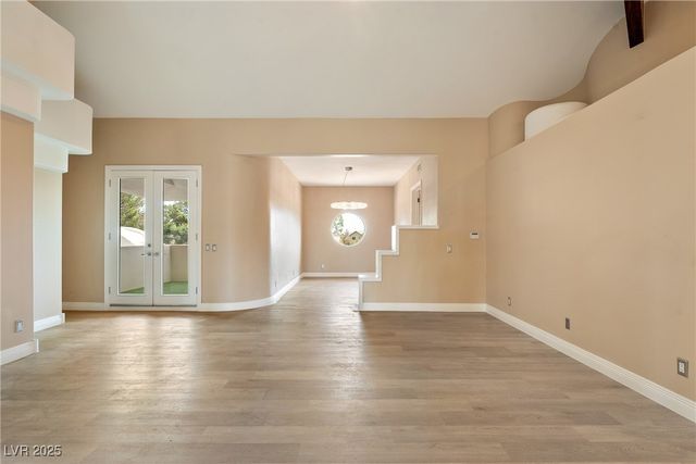 42 Sawgrass Court, Las Vegas, NV 89113