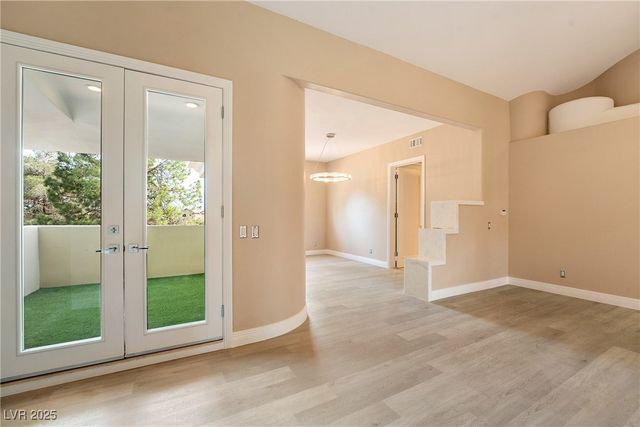 42 Sawgrass Court, Las Vegas, NV 89113