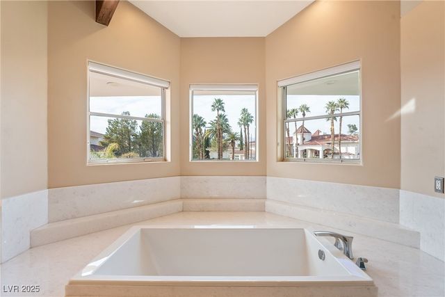 42 Sawgrass Court, Las Vegas, NV 89113