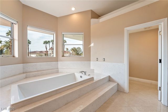 42 Sawgrass Court, Las Vegas, NV 89113