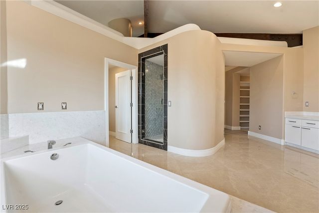 42 Sawgrass Court, Las Vegas, NV 89113