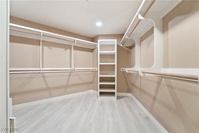 42 Sawgrass Court, Las Vegas, NV 89113