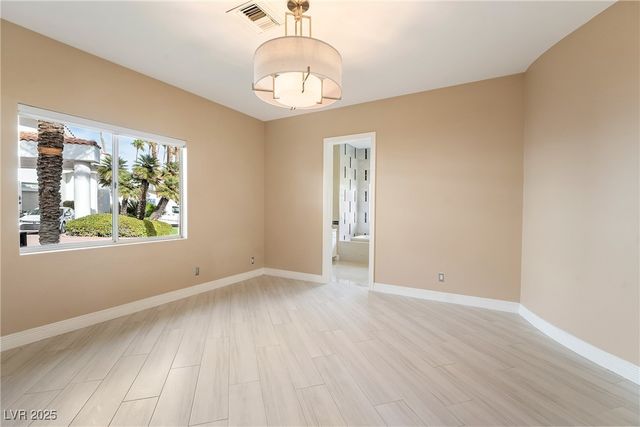 42 Sawgrass Court, Las Vegas, NV 89113